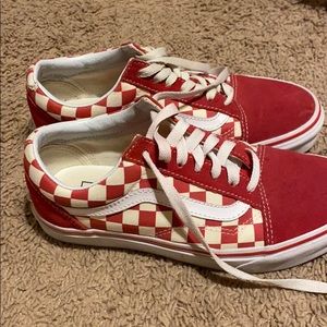 red checkered shoe lace vans!